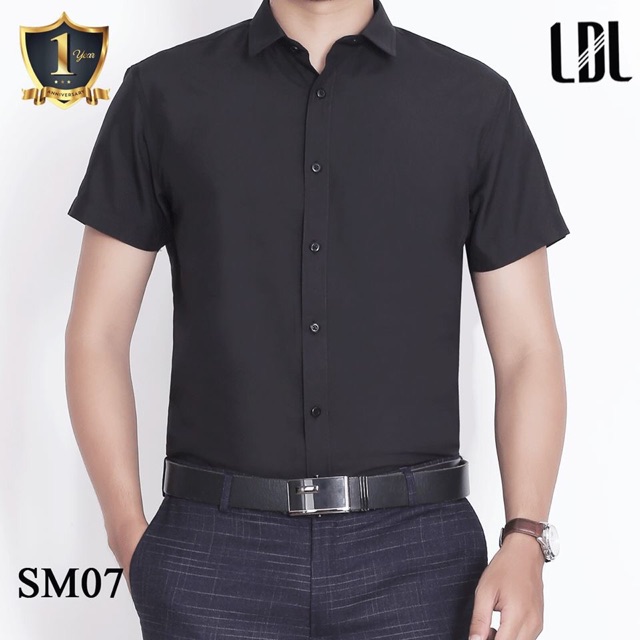 [Mã FAMAYMA2 giảm 10K đơn 50K] Áo sơ mi nam Cộc Tay Đen dáng body Hàn Quốc không nhăn | BigBuy360 - bigbuy360.vn