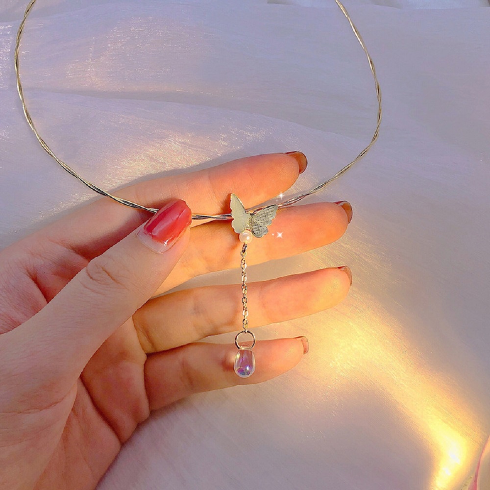 Vòng cổ choker đính hạt và bướm màu vàng đồng dễ thương cho nữ