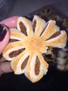 Bánh hoa mai nhân mứt khóm