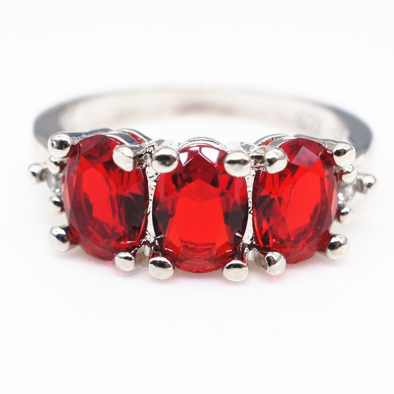 Nhẫn Đính Đá Hồng Ngọc Sang Trọng Cho Nữ