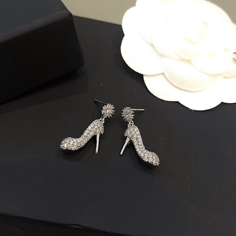 Dây chuyền và bông tai guốc đính đá siêu dễ thương Kami