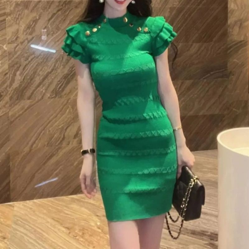 Đầm len body tay bèo