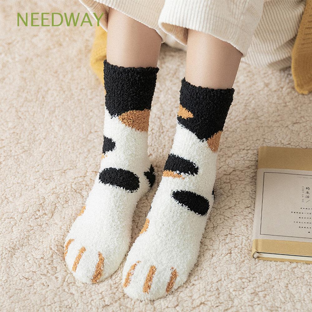Tất đi sàn chất liệu nhung dày dặn giữ ấm mùa đông họa tiết dấu chân mèo xinh xắn dành cho nữ