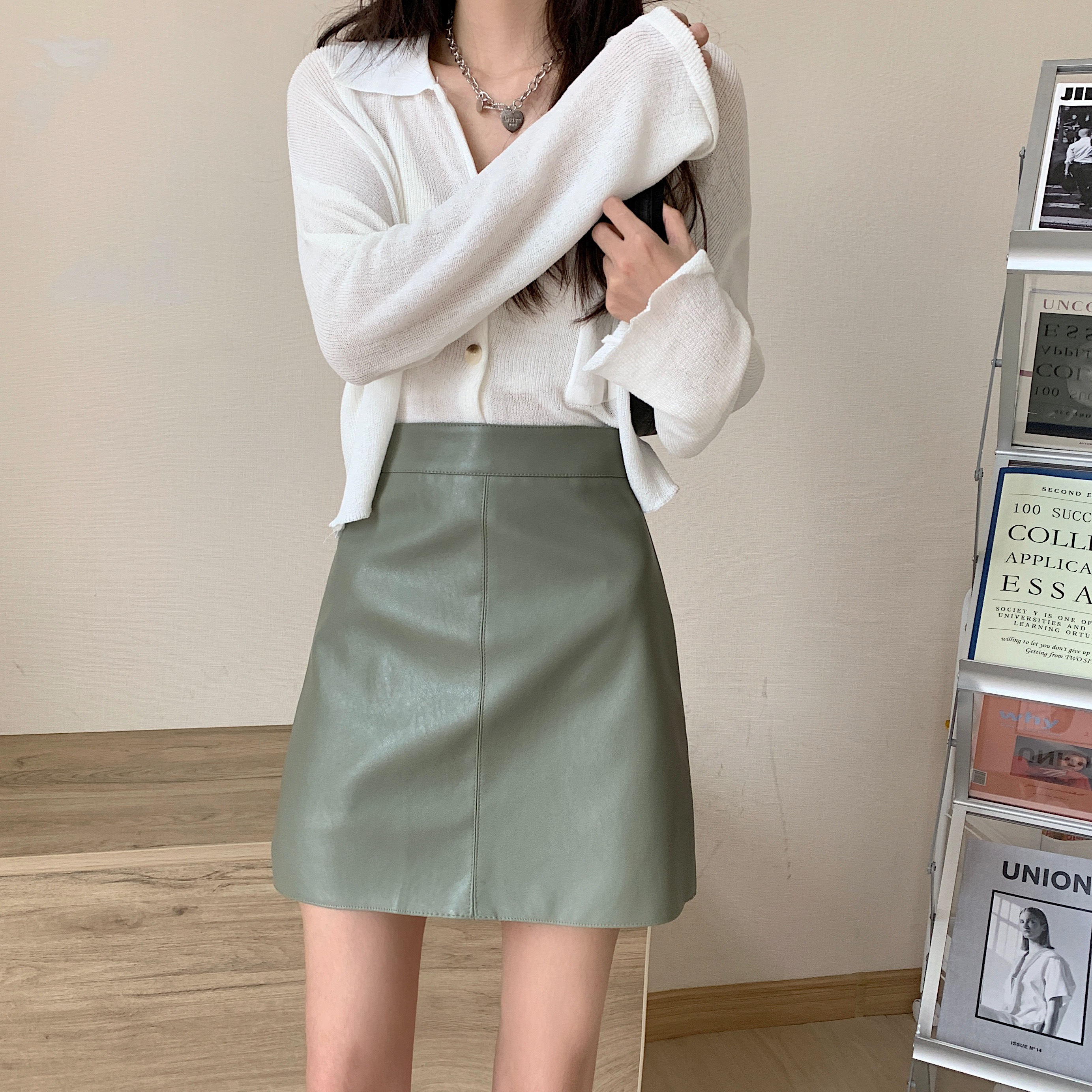 Chân Váy Chữ A Lưng Cao Nhiều Màu Dễ Phối Đồ Thời Trang Cho Nữ | BigBuy360 - bigbuy360.vn