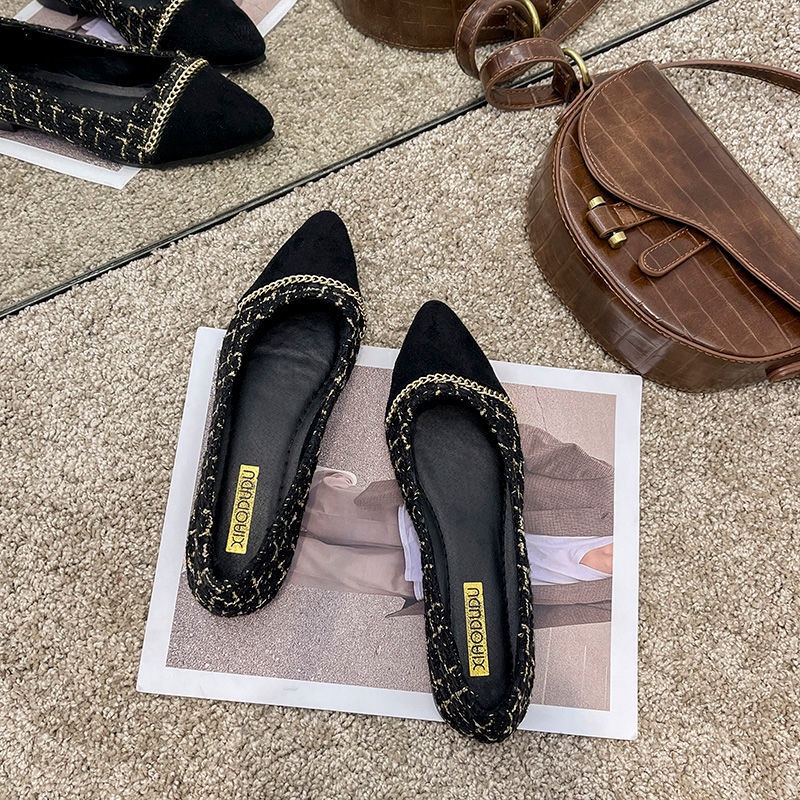 Giày Búp Bê Đế Mềm Mũi Nhọn Phối Dây Xích Phong Cách Chanel Thời Trang Sang Trọng Cho Nữ