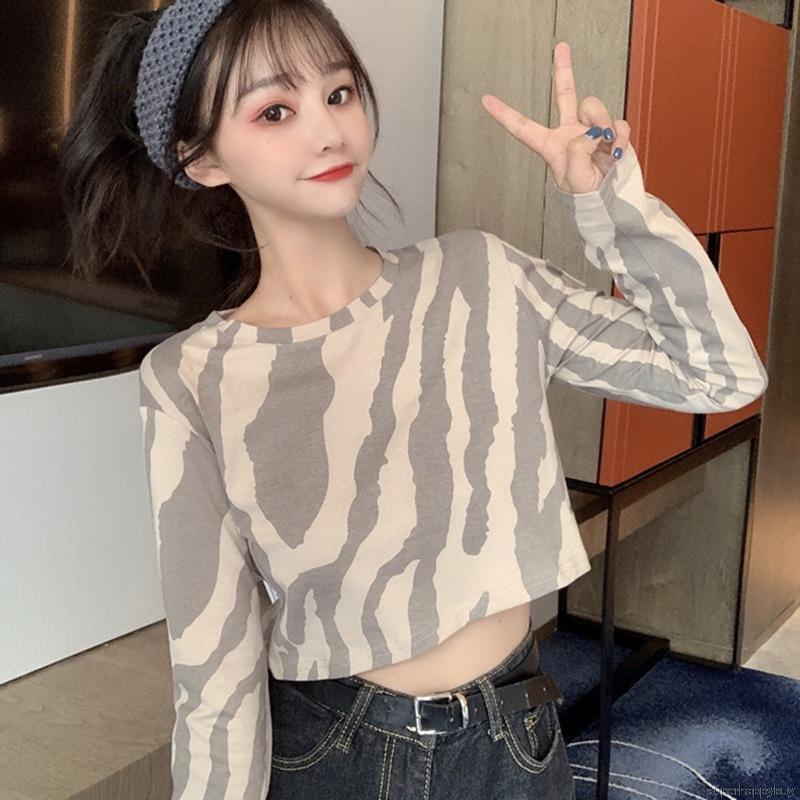 Áo croptop tay dài họa tiết vân ngựa vằn phong cách năng động và thoải mái