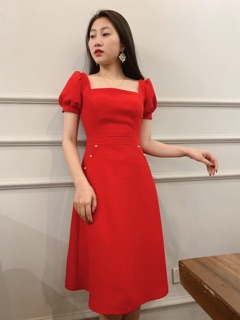 Váy cổ vuông chữ a