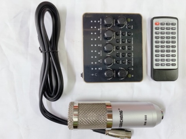 combo bộ livestream. sound card v10 và mic bm900.đủ dây kèm theo để live.bh 6 tháng đổi mới