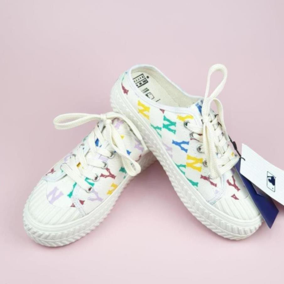 Giầy thể thao họa tiết nữ cao cấp.