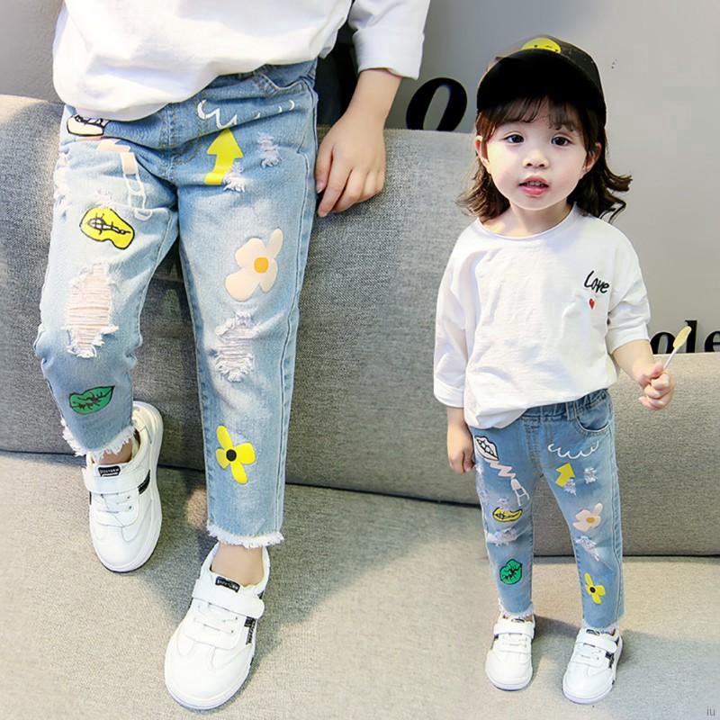 Quần jeans rách in hoạt hình cho bé gái