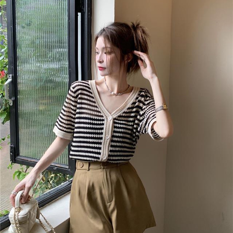 Áo sơ mi IELGY dệt kim cổ chữ V cài khuy hoạ tiết kẻ sọc phong cách Hàn Quốc cho nữ