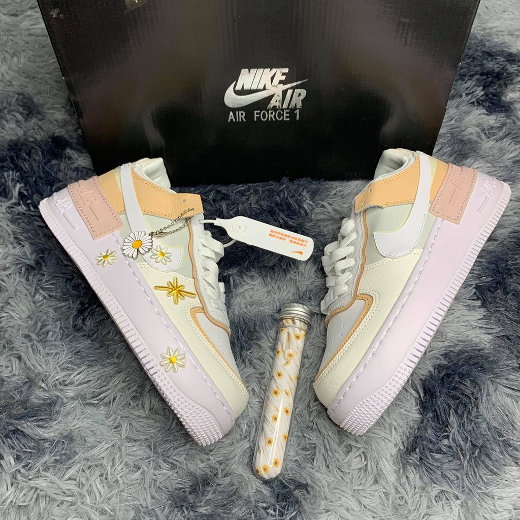 [KÈM HỘP] GIÀY sneaker hoa cúc kèm phụ kiện | BigBuy360 - bigbuy360.vn