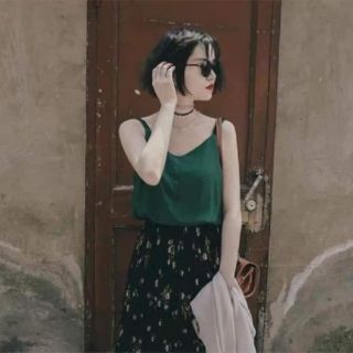 Áo lụa hai dây cổ tim sịn sò