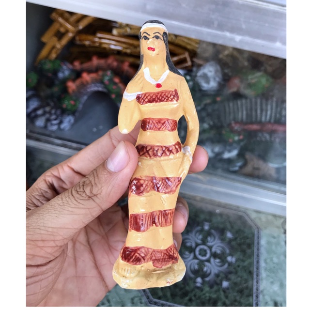 DÂN NỮ TRANG TRÍ HỒ CÁ NON BỘ CAO 7CM