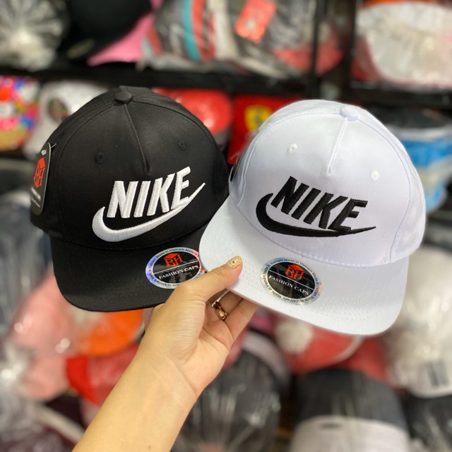 Nón snapback kaki thêu logo nổi cá tính cho Nam Nữ