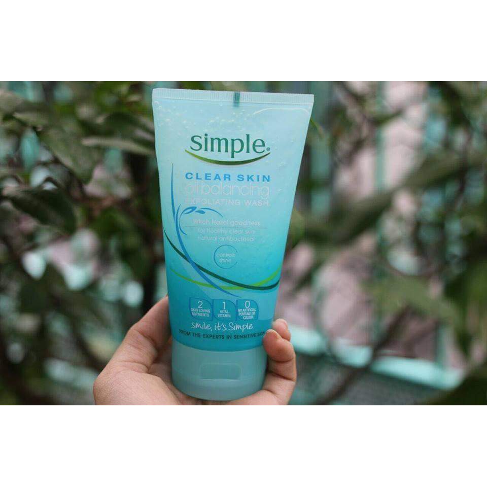 Sữa Rửa Mặt Simple Clear Skin Oil Balancing Exfoliating Wash