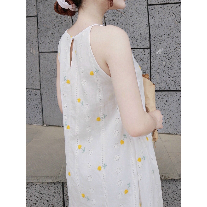 Đầm maxi form rộng, Đầm yếm dáng suông dài qua gối Cao Cấp vàng trắng thêu hoa nhí, sát nách cổ tròn - MiNhi | BigBuy360 - bigbuy360.vn