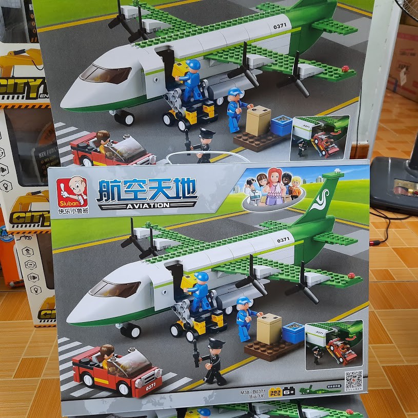 Mô hình lego máy bay chở hàng gồm 383 chi tiết đồ chơi trẻ em bằng nhựa cao cấp hãng Sluban