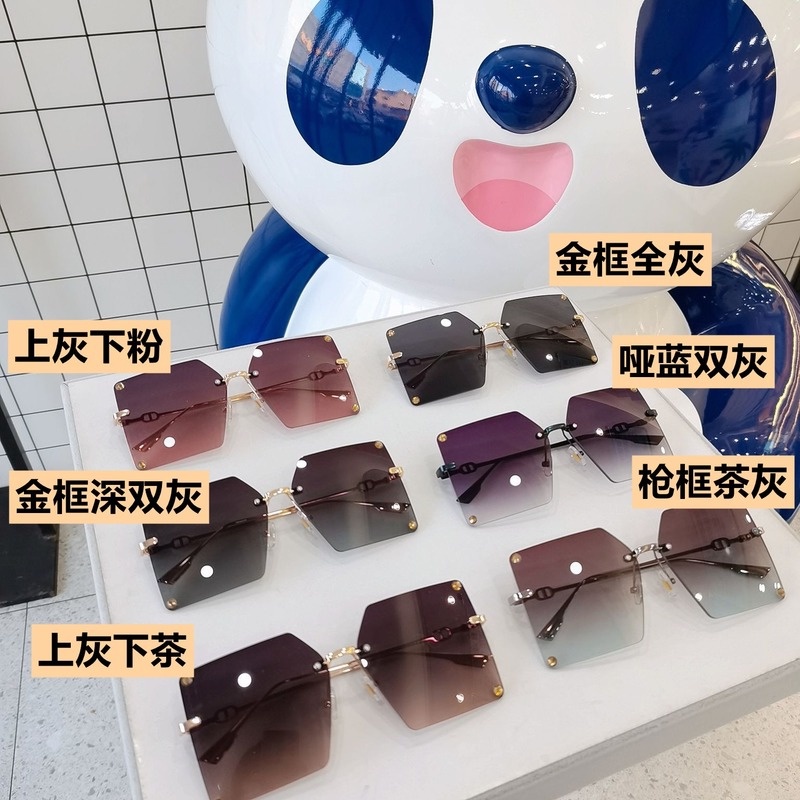 Kính Mát Gọng Vuông Oversize Đính Đinh Tán Màu Gradient Thời Trang Phương Tây Cho Nữ