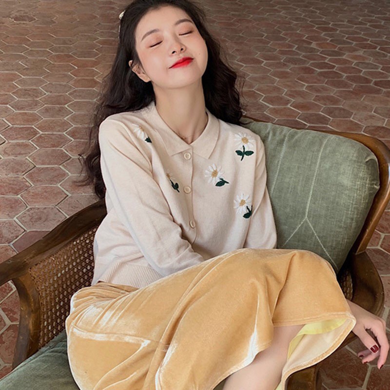 Áo khoác len Cardigan dáng rộng in hình hoa cúc | BigBuy360 - bigbuy360.vn