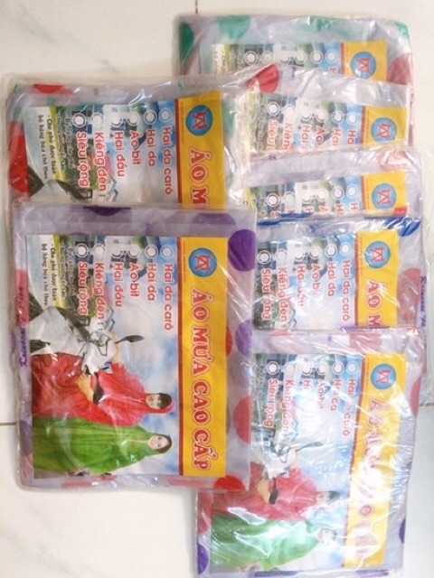 Áo mưa cánh dơi chấm bi trong