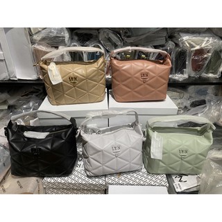 𝐓𝐮́𝐢 𝐋𝐲𝐧 tay cầm TRINITY HANDBAGS- 𝐌𝐚̂̃𝐮 𝐦𝐨̛́𝐢