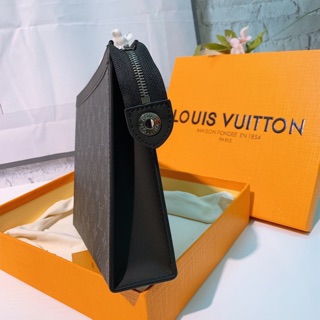 Clutch cầm tay Lv
