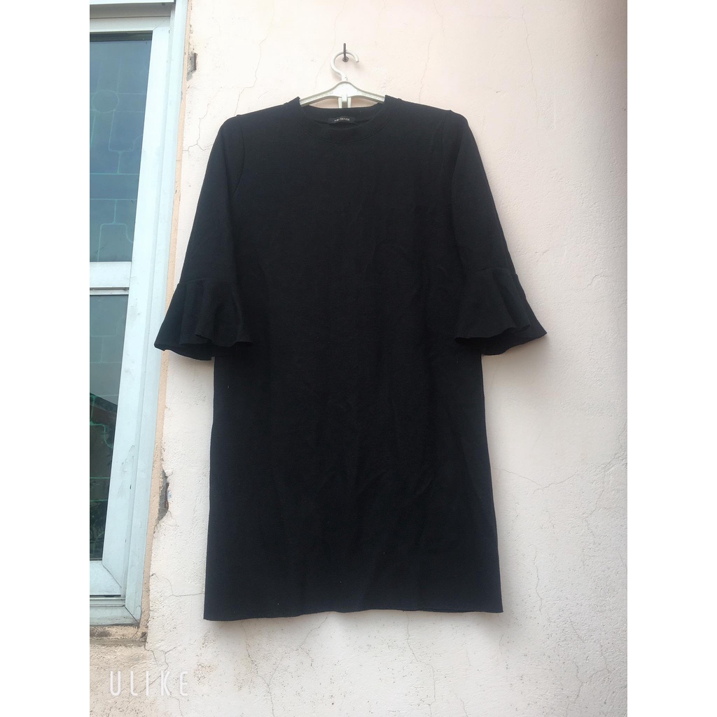 Váy len tăm đen suông tay loe
