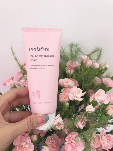 Bộ Dưỡng Dưỡng Ẩm Và Nâng Tông Da Sáng Innisfree Jeju Cherry Blossom