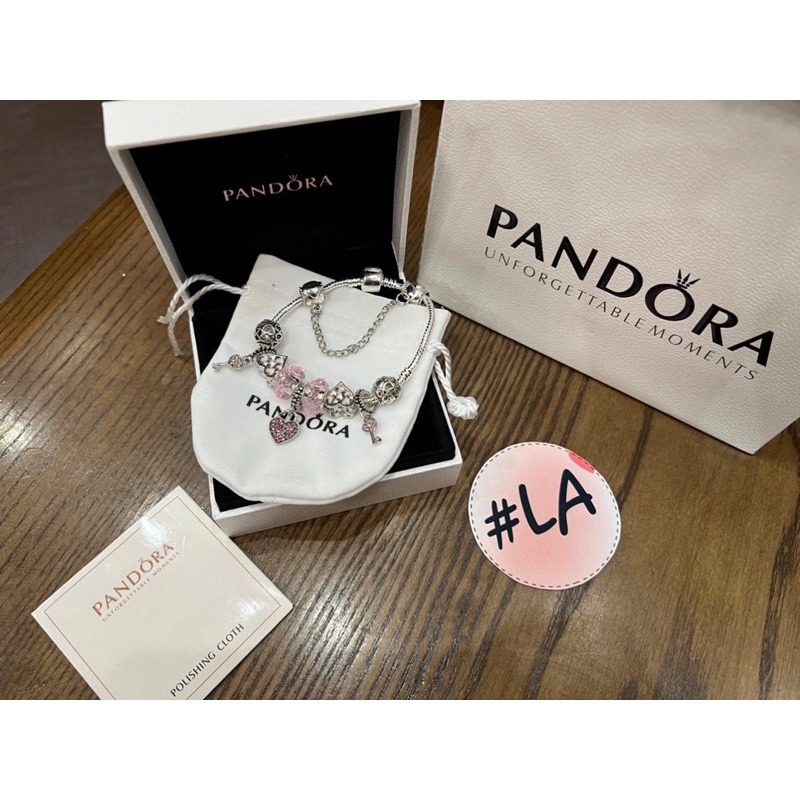 Vòng tay Pandora charm mở khoá trái tim màu hồng baby