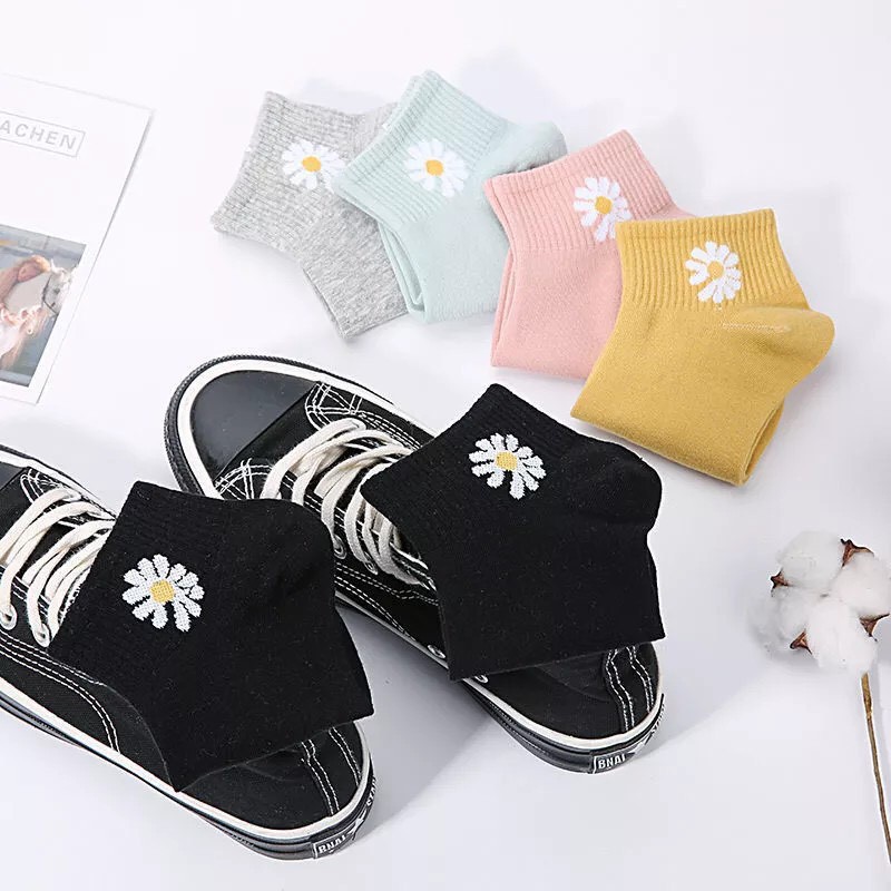 Combo 3 đôi tất hoa cúc màu ngẫu nhiên