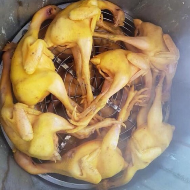 Gà ủ muối nguyên con