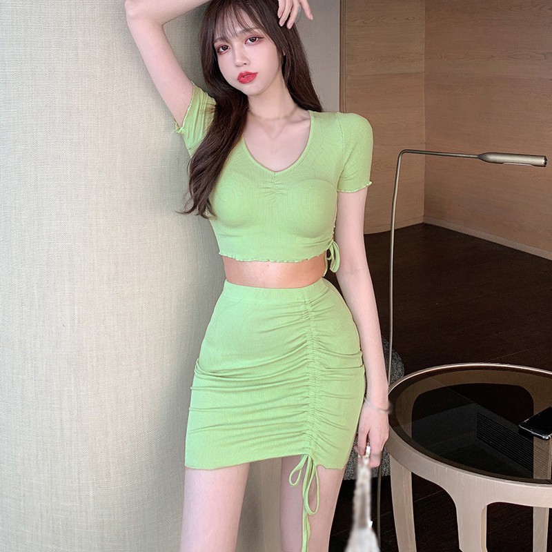 Bộ Áo Thun Ngắn Tay Cổ Chữ V + Chân Váy Mini Xinh Xắn Dành Cho Nữ