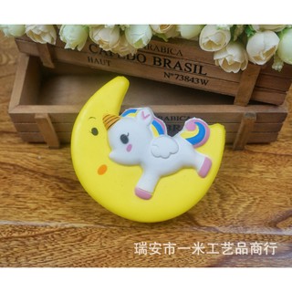 SquiShy NGỰA ÔM TRĂNG