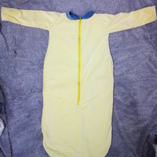 Com bo áo choàng của khách