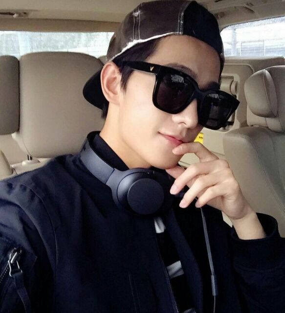 Kính V cực đẹp màu Đen sành điệu, cực kỳ phong cách NPP Shoptido | BigBuy360 - bigbuy360.vn