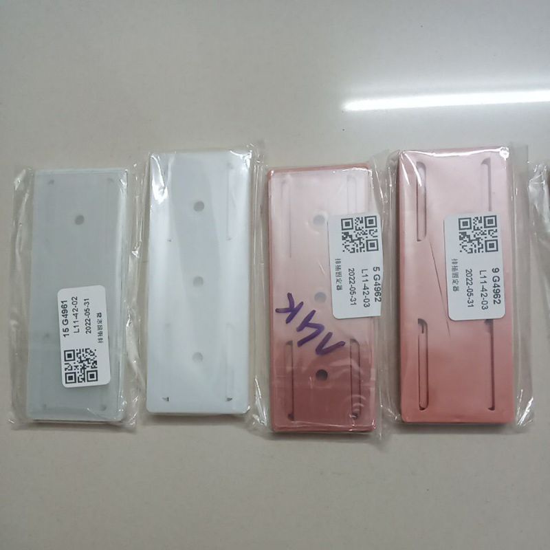 Thùng rác trắng mini nắp lật treo tường nhựa cao cấp bền đẹp.Mua riêng miếng treo nha