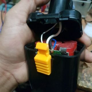 Pin hitachi 12v