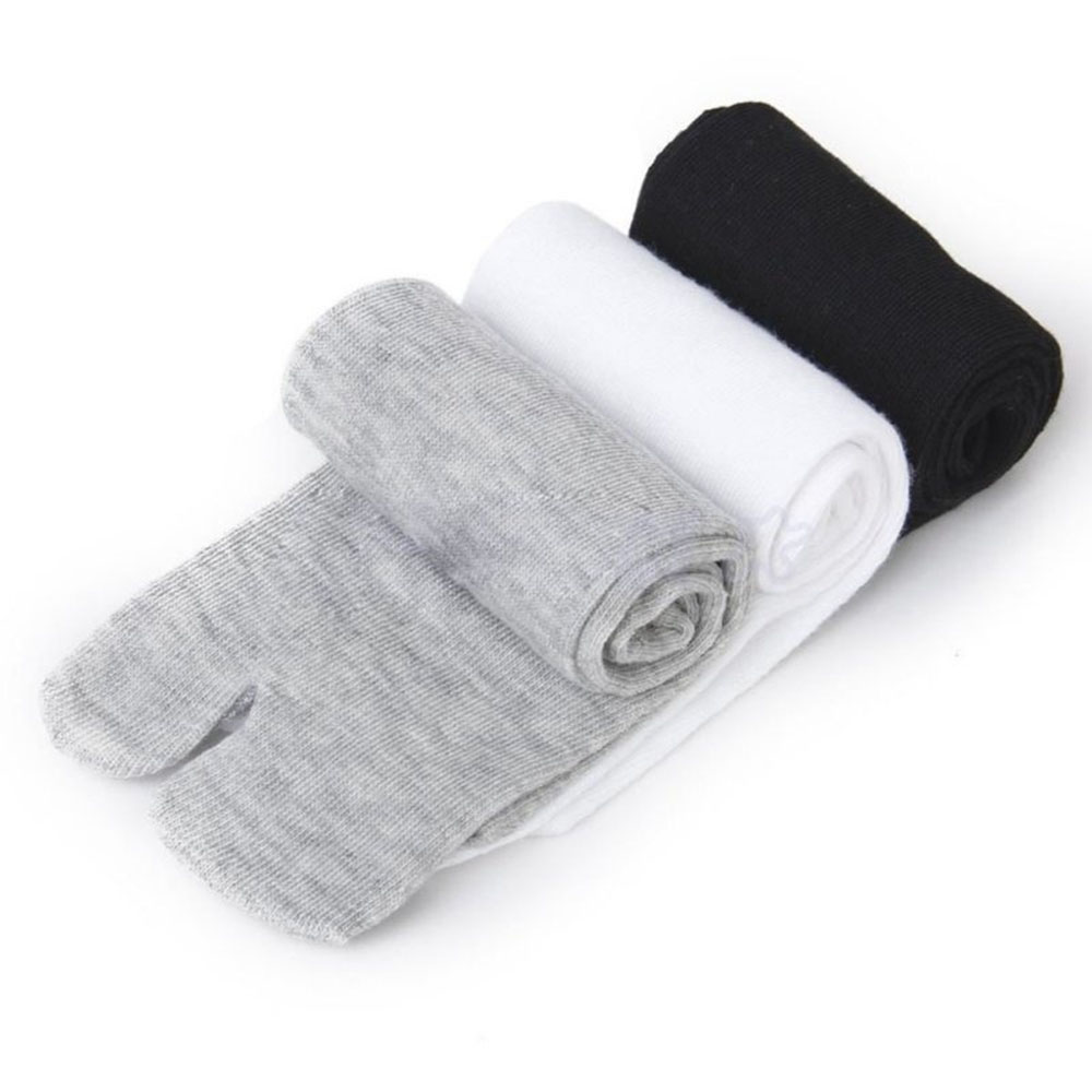 Vớ tách ngón chân màu trơn dùng để mang dép sandal tiện lợi
