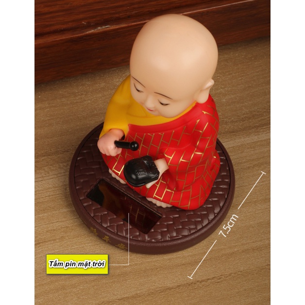 Tượng Chú Tiểu Gõ Mõ Đứng Năng Lượng Mặt Trời Decor Kim Vinh
