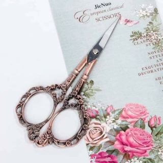 Kéo cắt form móng xịn