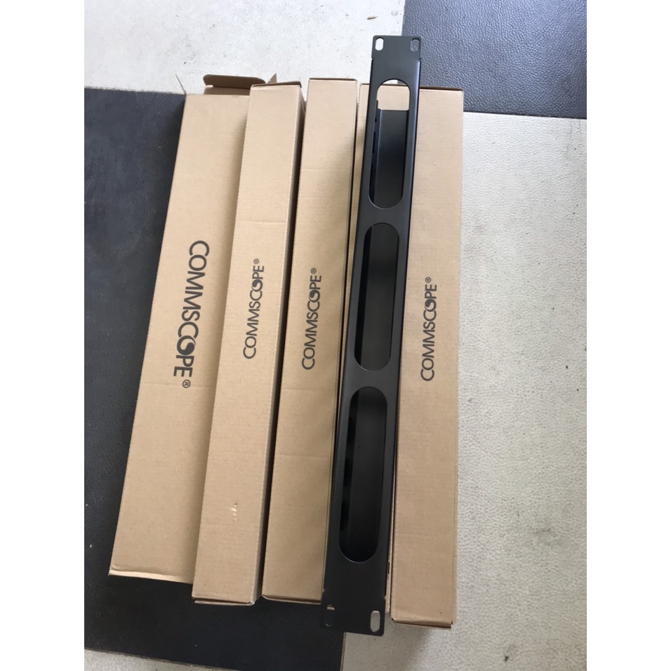 Thanh quản lý cáp mạng commscope 1U