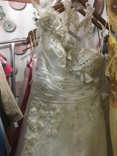 Thanh lý váy cưới giá rẻ