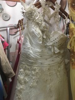 Thanh lý váy cưới giá rẻ