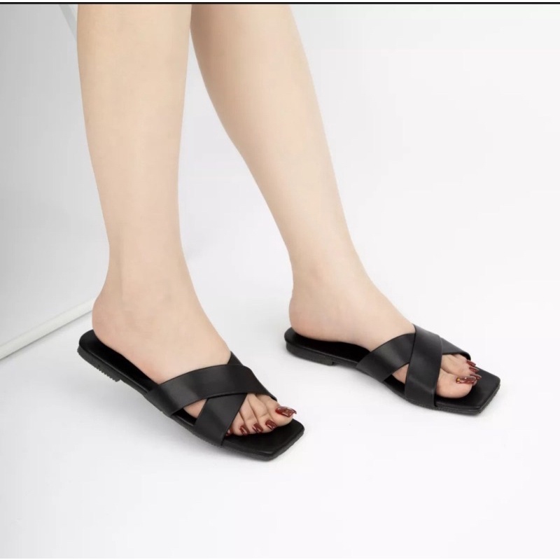 dép bệt quai chéo đầu vuông nền nhám cưng xỉu. bền đẹp. mang được mọi thời tiết. (hình tự chụp)