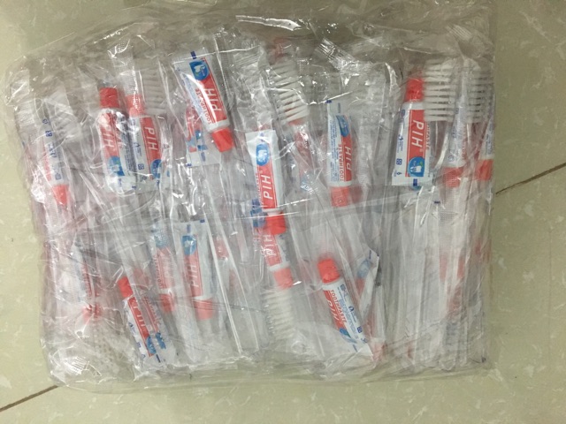 Combo 100 bàn chải và kem đánh răng mã 38