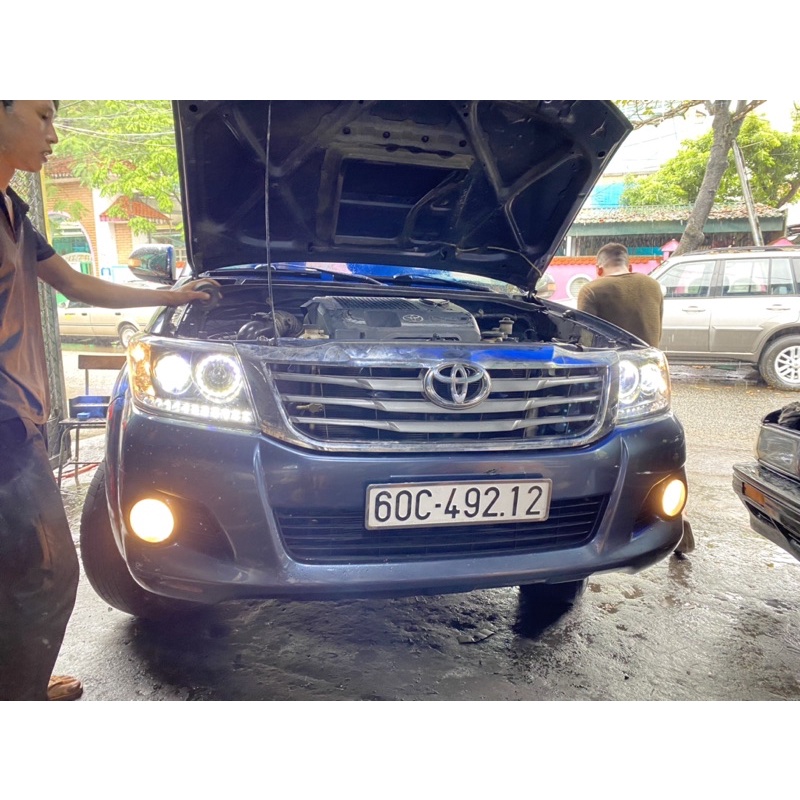 Đèn pha xe hilux