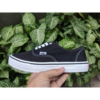 Giày bata Classic màu đen trắng
