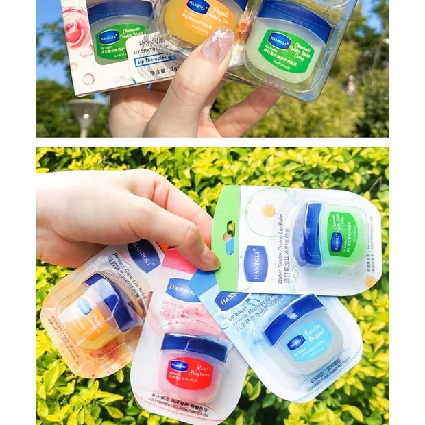 Vỉ 4 Hộp Sáp dưỡng môi Vaseline Rosy Lips giúp môi mềm mịn.