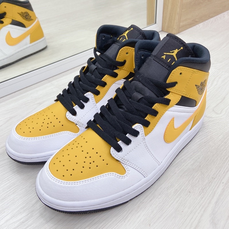 [CHÍNH HÃNG] Giày Jordan 1 Mid 'University Gold', cực đẹp, sale of